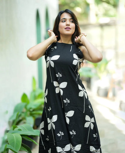 Bold Black & White Botanical Print Sleeveless Kurta Set