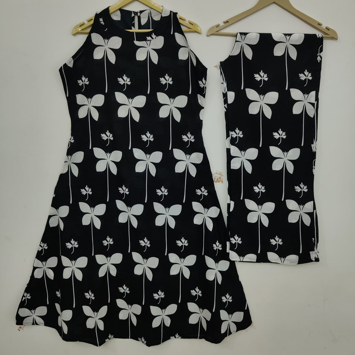 Chic Black & White Butterfly Print Sleeveless Kurta Set