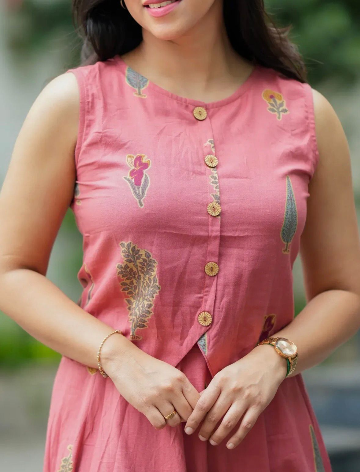 Elegant Sleeveless Button-Down Maroon Top