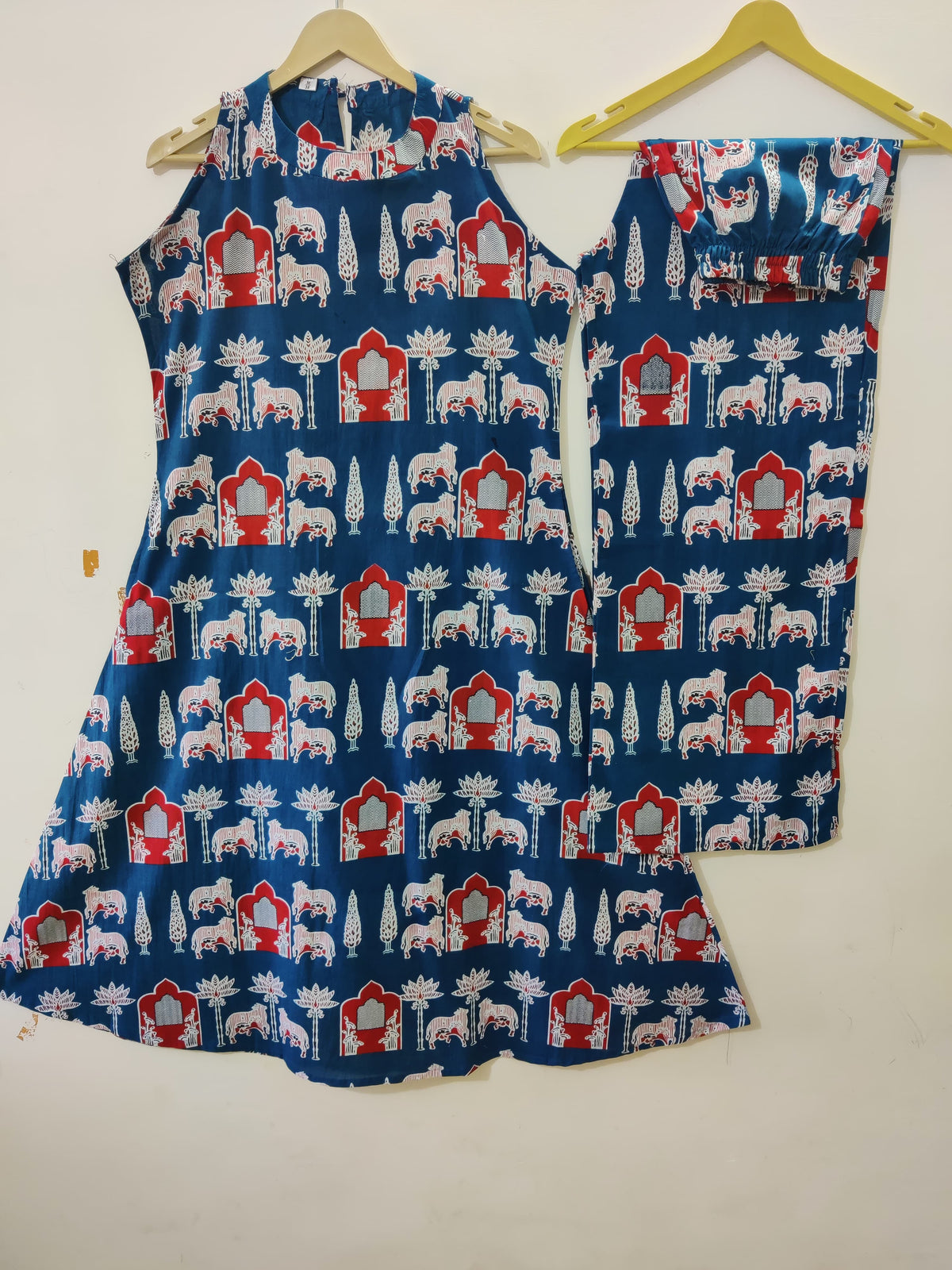 Women's Navy Blue Sleeveless Ethnic Elephant Print Kurta with Pant Set