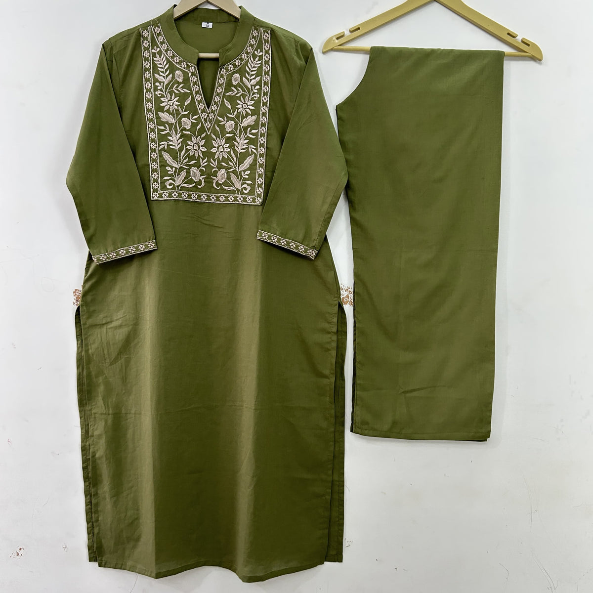 Chic Olive Textured Cotton Blend Kurta Set with Zari Embroidery