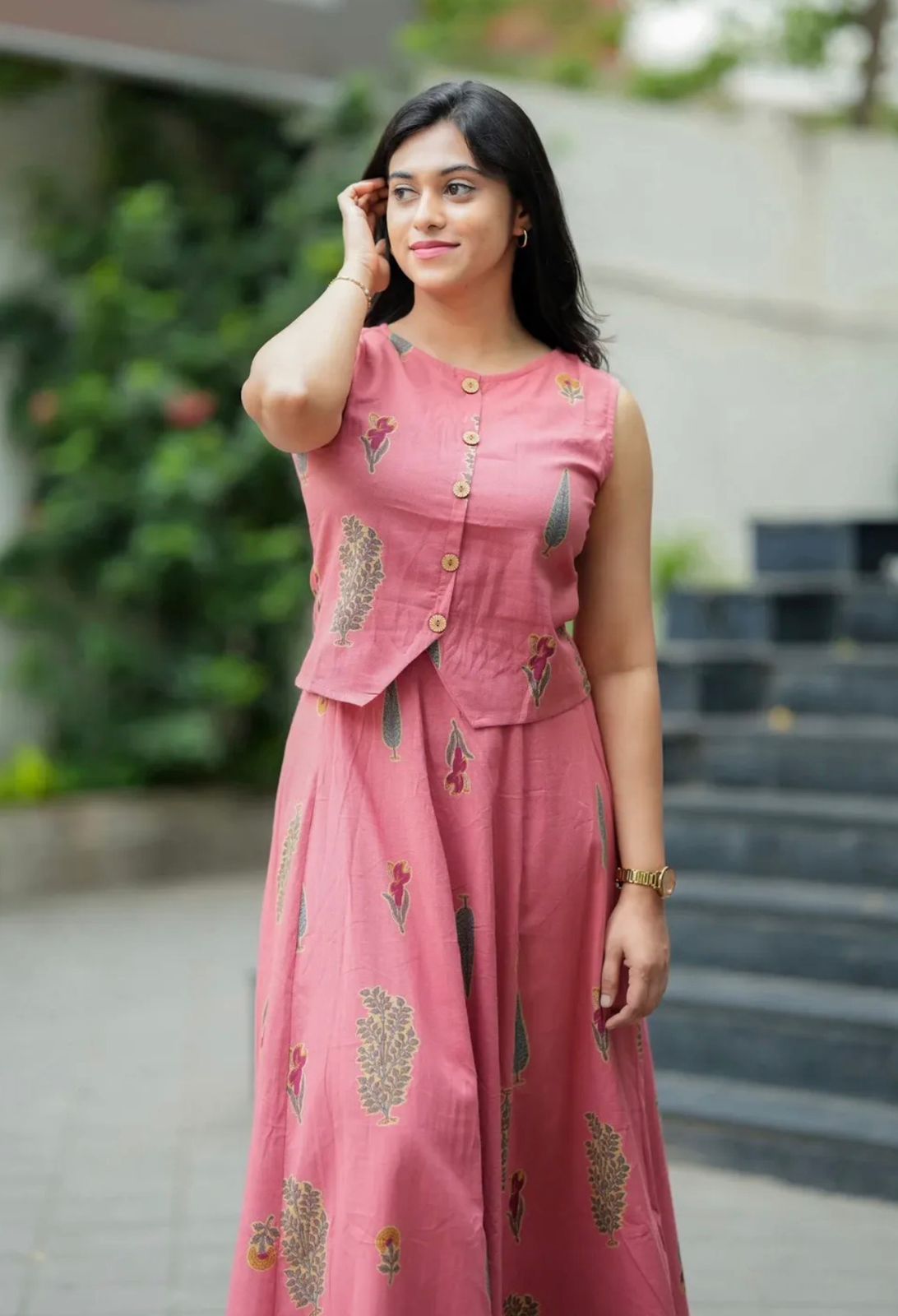 Elegant Sleeveless Button-Down Maroon Top