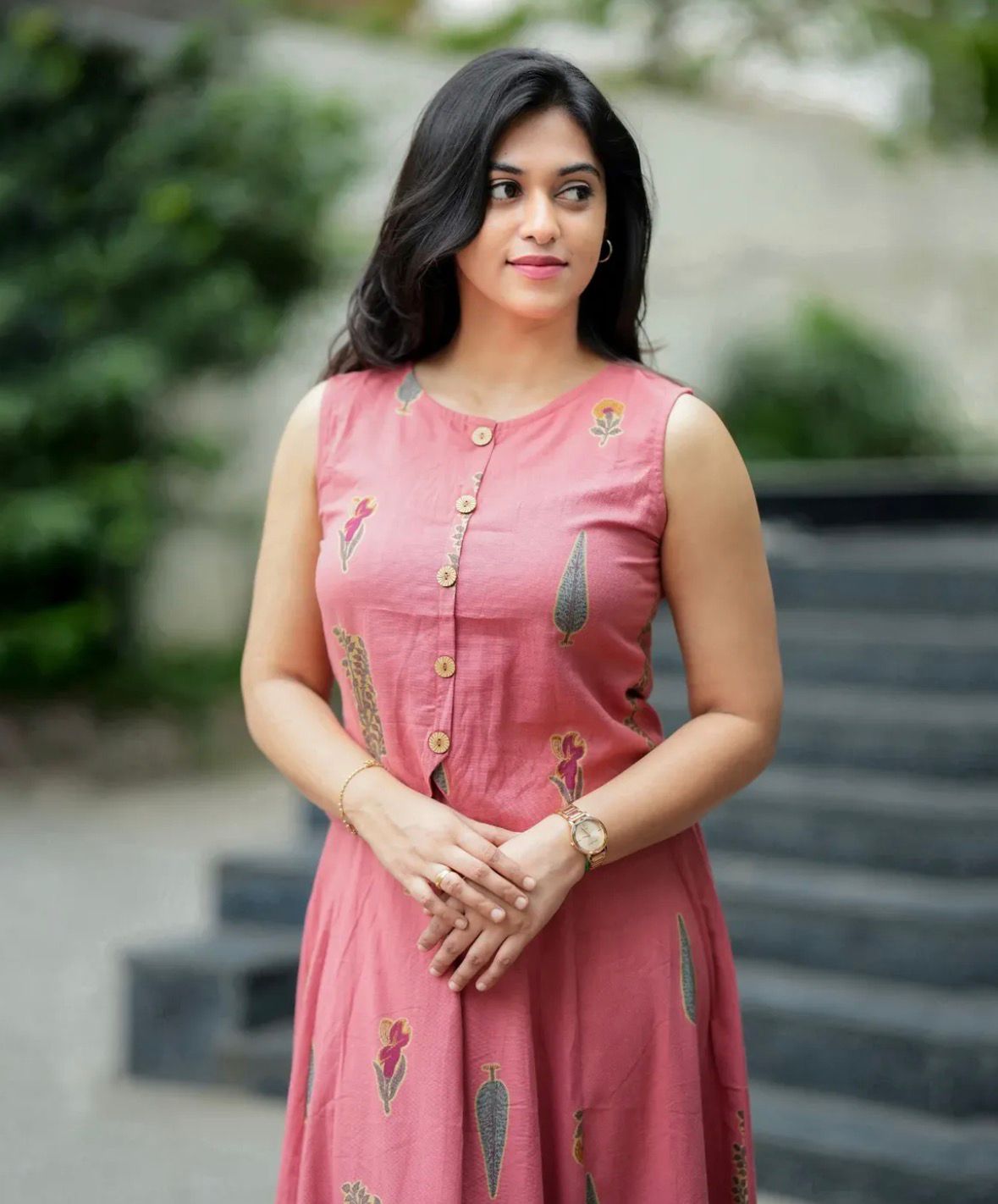Elegant Sleeveless Button-Down Maroon Top